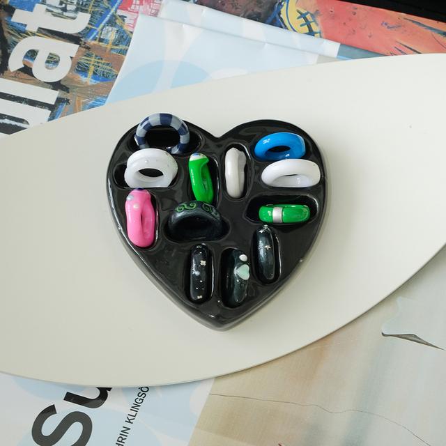 ceramic heart ring holder_black