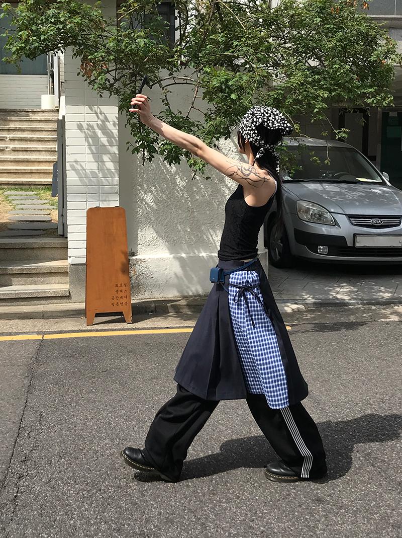 아케 CHECK PLEATS STRAP SK (navy / black)