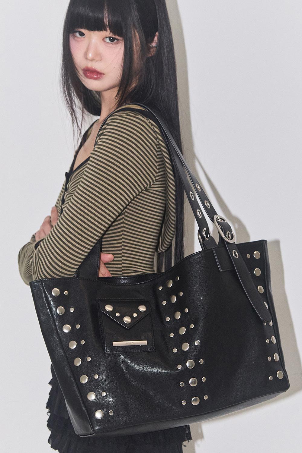 플랩 포켓 스퀘어 빅 백 블랙