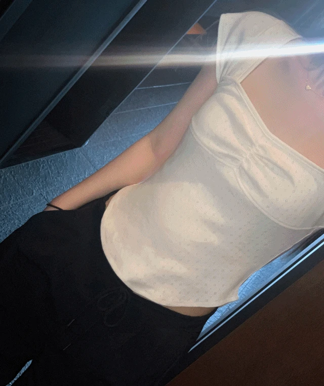 [당일출고/주문폭주] 로제 펀칭 셔링 스퀘어넥 반팔티