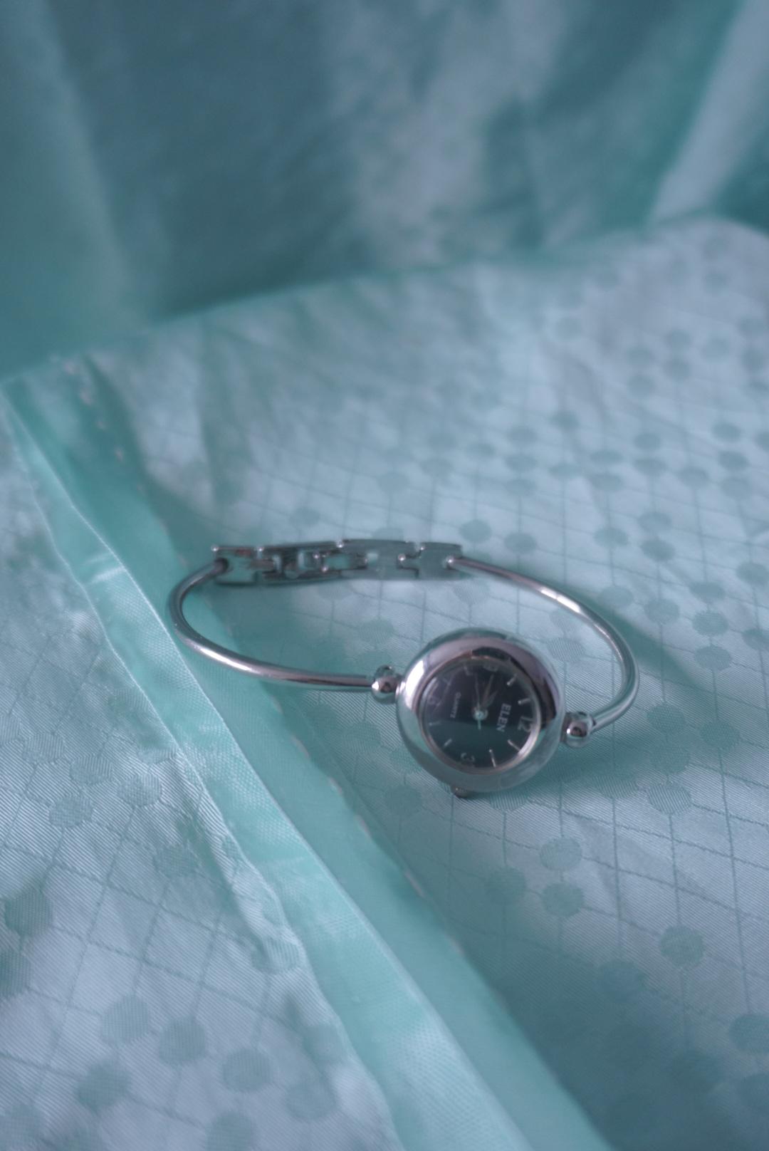 round simple watch