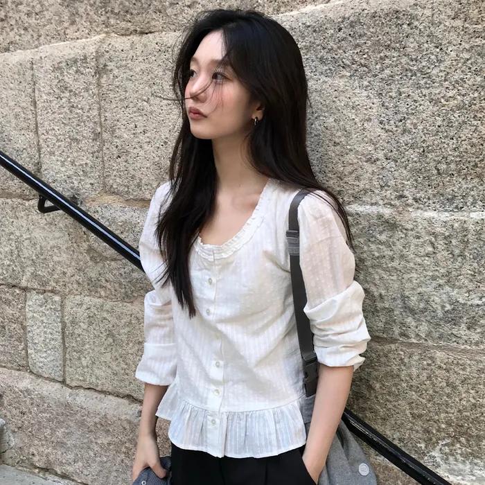 노트니 라운드넥 프릴 블라우스 ( 아이보리 )