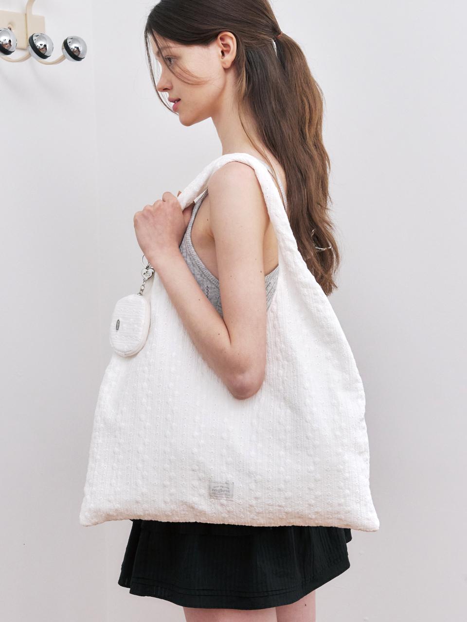 [지민PICK] daisy eyelet shoulder bag