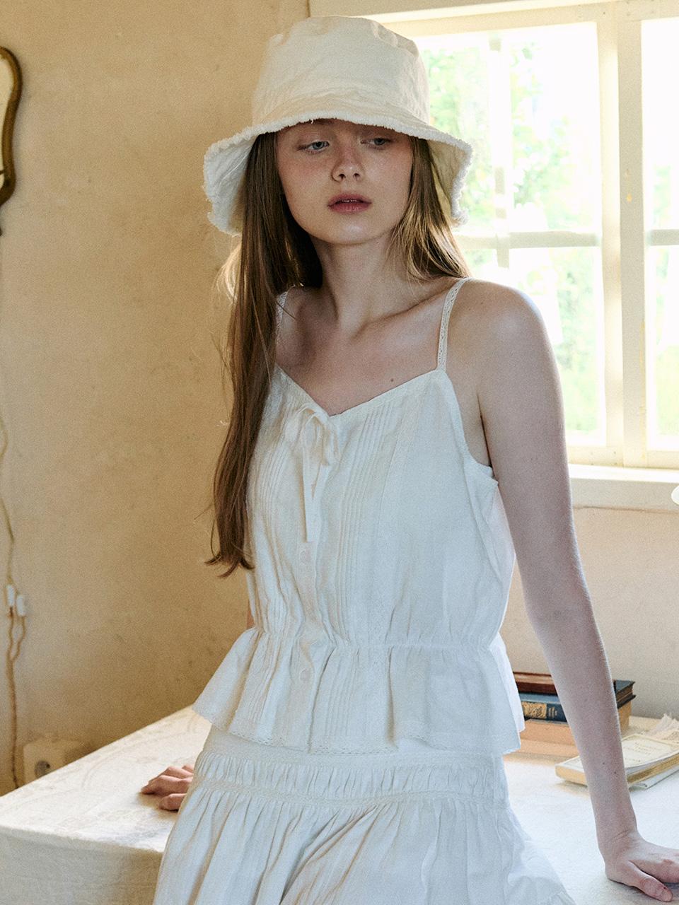 RIBBON LACE PINTUCK SLEEVELESS WHITE