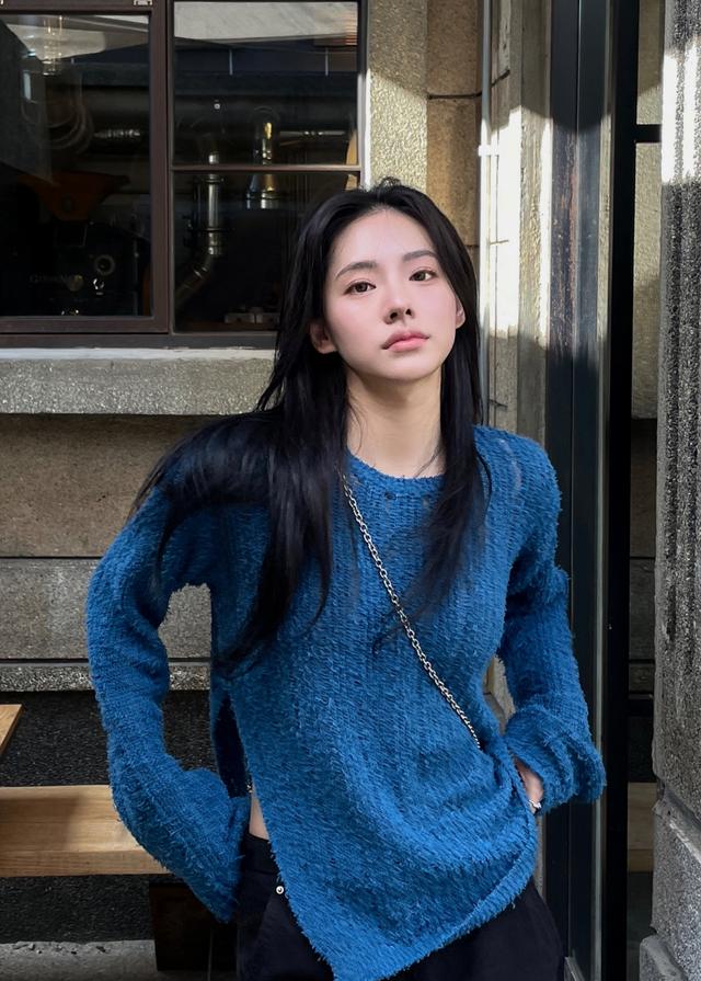 웨어니드 허쉬 꼬리사 언발 딥슬릿 루즈핏 니트