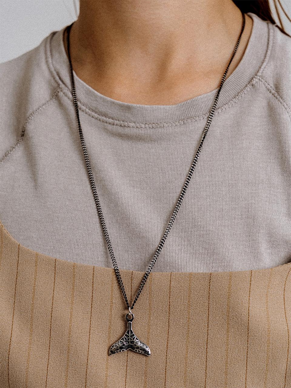 UR006 Whale Tail Pattern Pendant Necklace