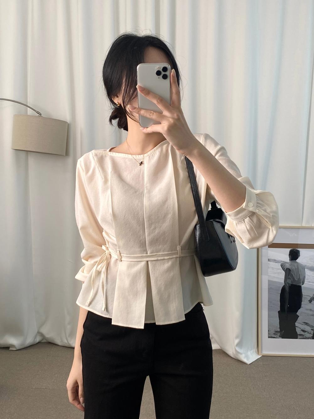 디온 벨티드 핀턱 블라우스