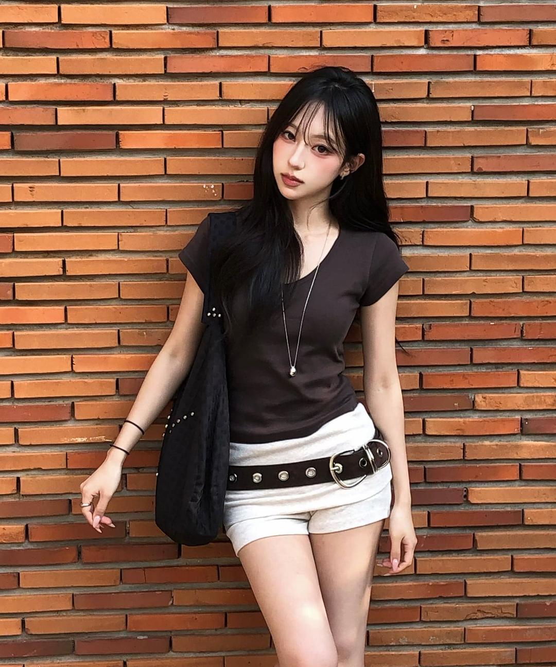 C 90S LINE V-NECK HALF-SLEEVE T-SHIRT_BROWN