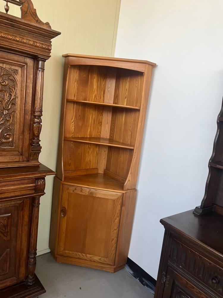 영국 빈티지 에꼴 코너장 오픈 그릇장 세모장 모서리장식장 ercol