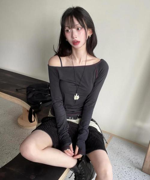 스티치 오프숄더 티셔츠 차콜그레이 AW4SE2329E