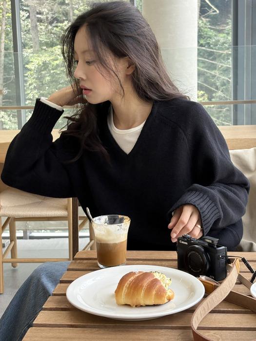 [단독] SIKN2156 울 블렌드 루즈 브이넥 니트_Black