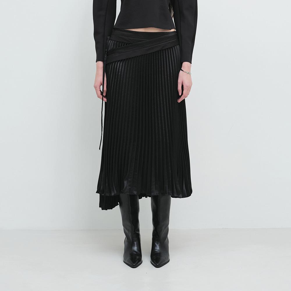 Pleats Wrap Skirt (Black)