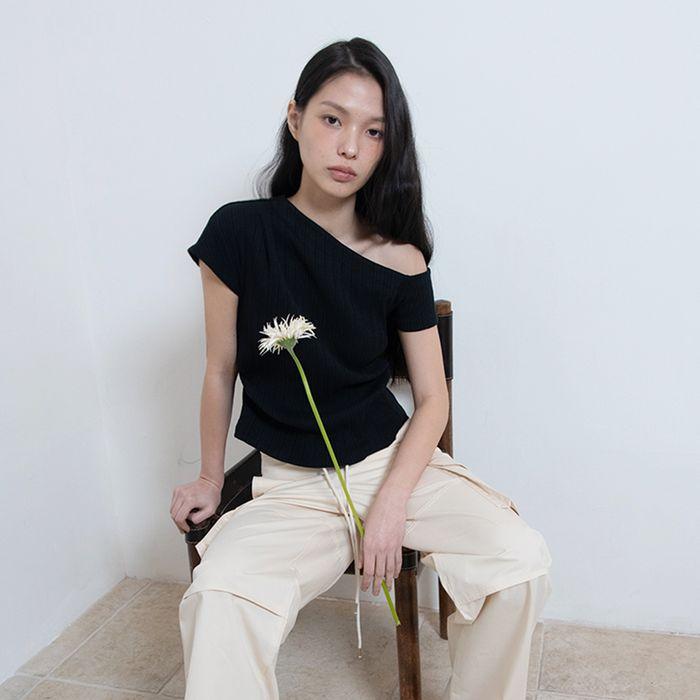 [예약출고]One shoulder unbalance T-shirt_Black(6/17 이내발송)