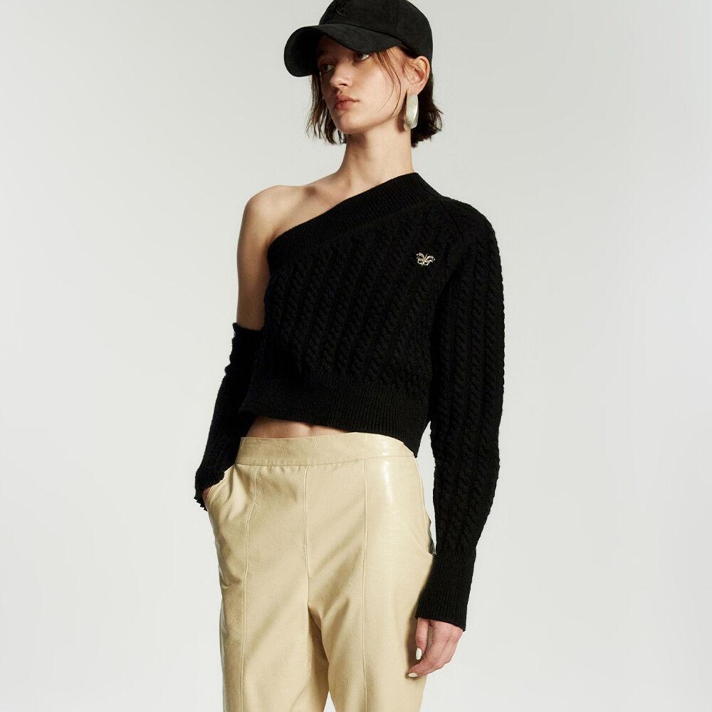 윙 로고 비대칭 트위스트 니트 블랙