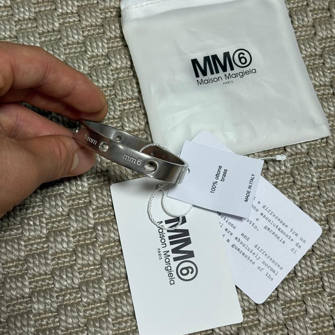 (3) MM6 메종 마르지엘라 엠엠식스 컷아웃  디테일 팔찌 실버 | 후루츠패밀리