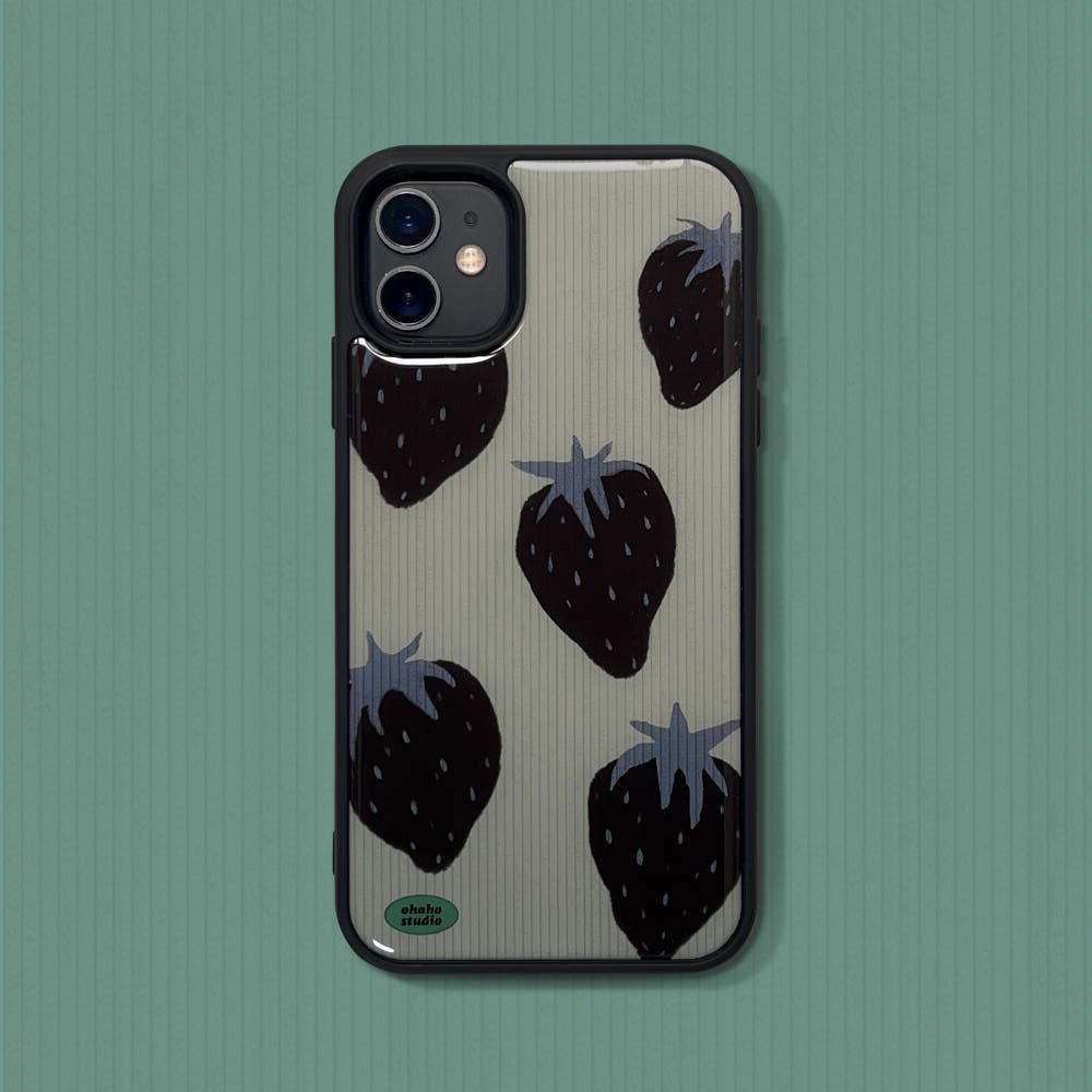 오하호스튜디오 Strawberry begie 딸기 베이지 에폭시 범퍼 케이스 아이폰11