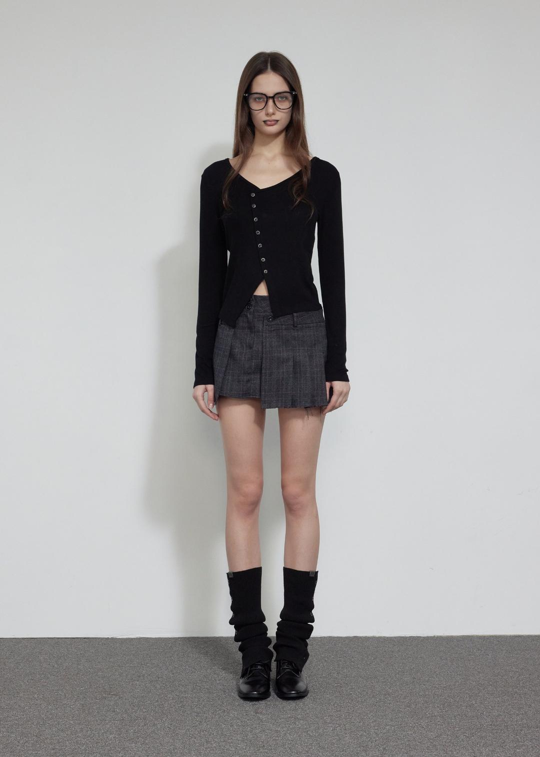 UNBALANCED BUTTON T, BLACK