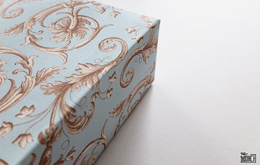 [수입포장지] 라이트블루 바로크 플라워 포장지 R (이태리 수입)