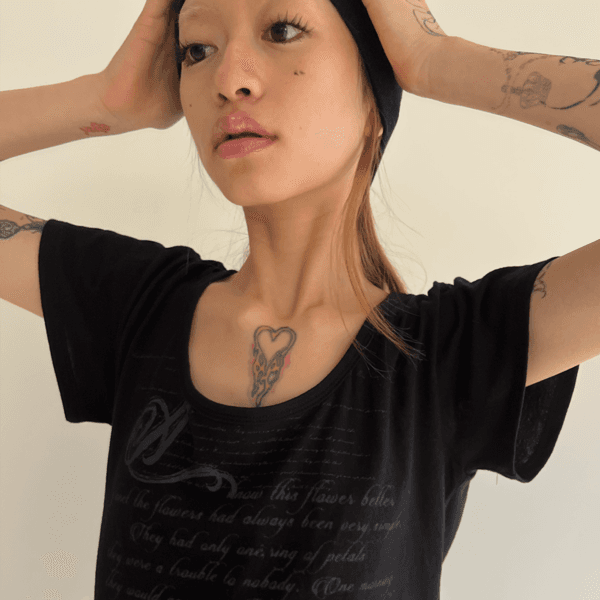 Pale printed top black