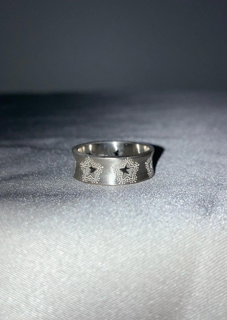 star hole beaded ring bold