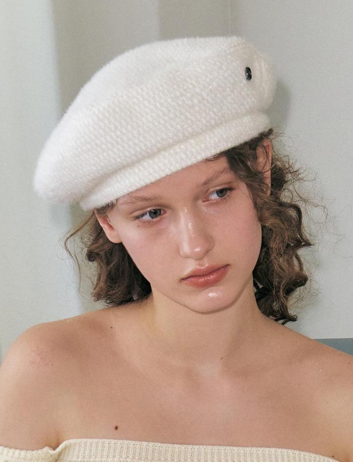 BUMPY BERET IN CREAM