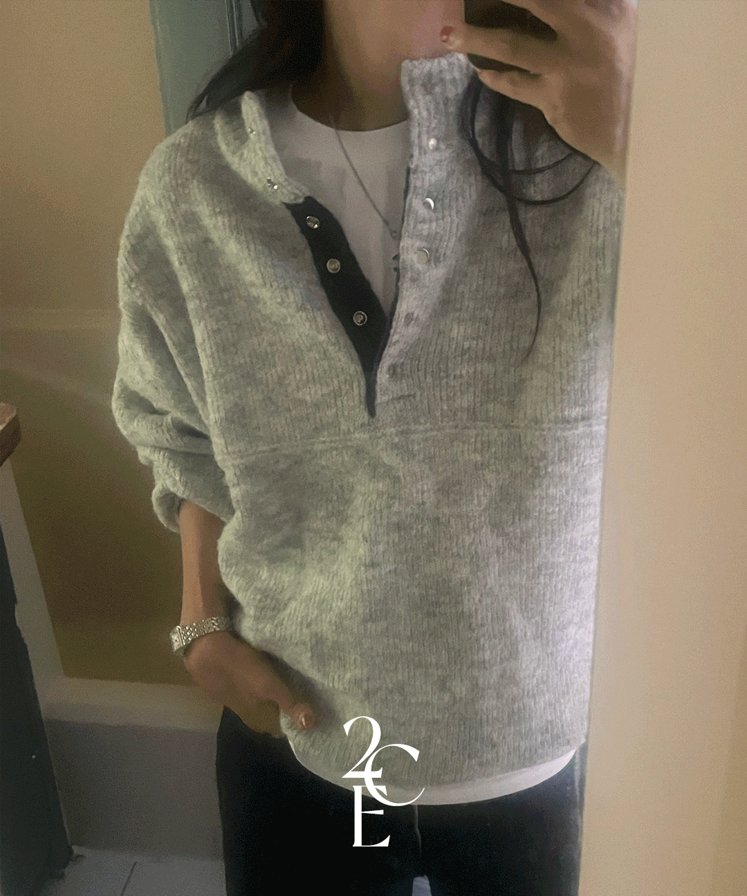 이센치 [단독] 크루 배색 아노락 맨투맨니트(3color) 오버핏 단추 반오픈 반목 하이넥 니트