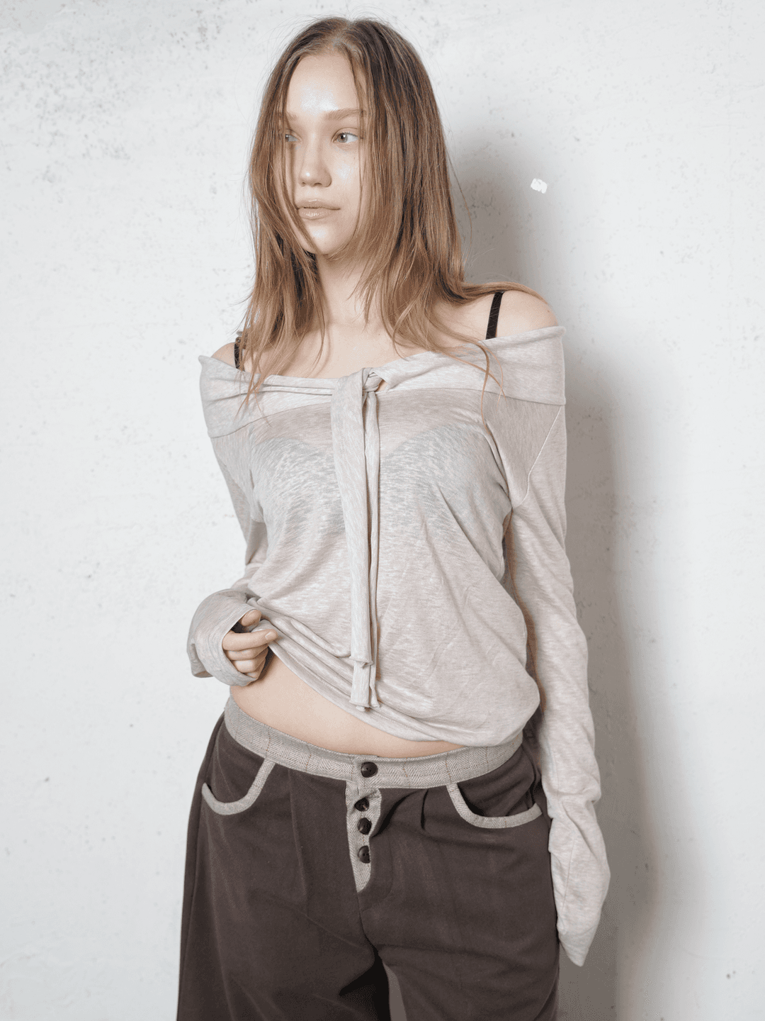 (19차/누적판매 1,000장 돌파/윈터, 배이 착용)Marina Mood Soft Shoulder Tee_Beige gray