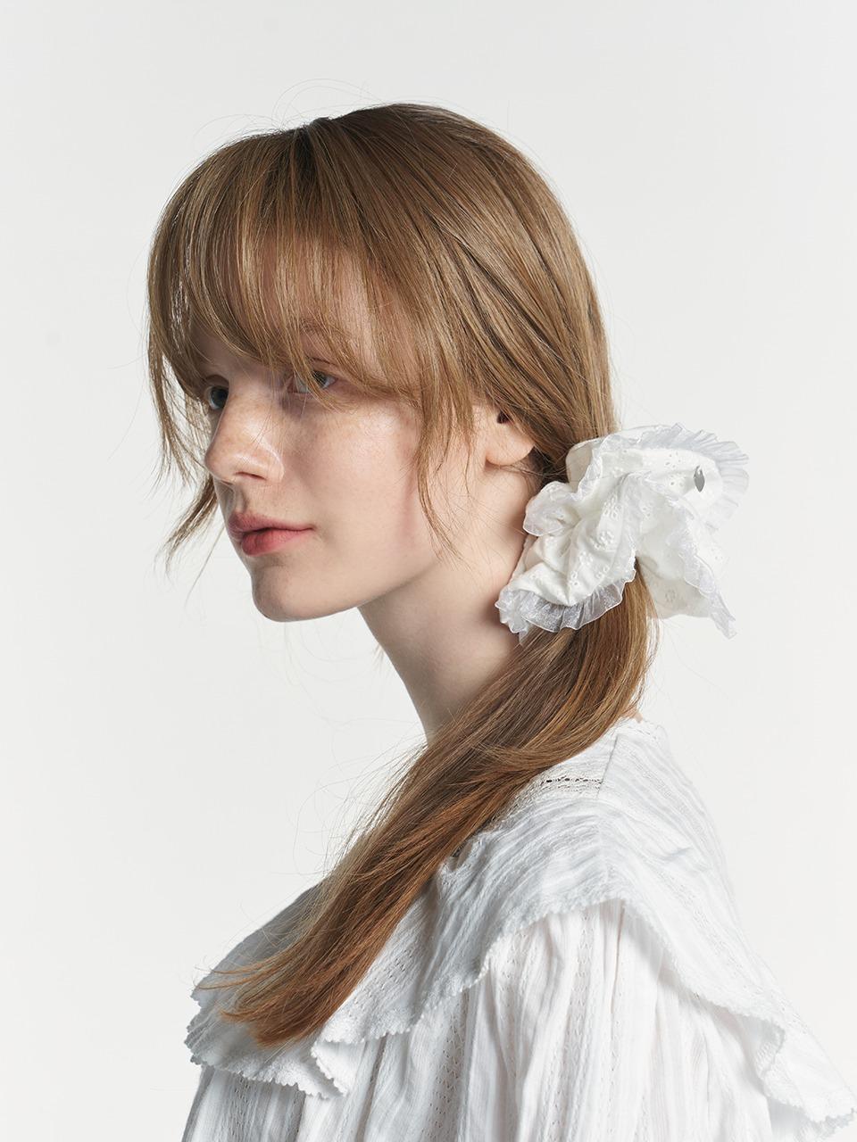 COTTON LACE HAIR SCRUNCH (WHITE)