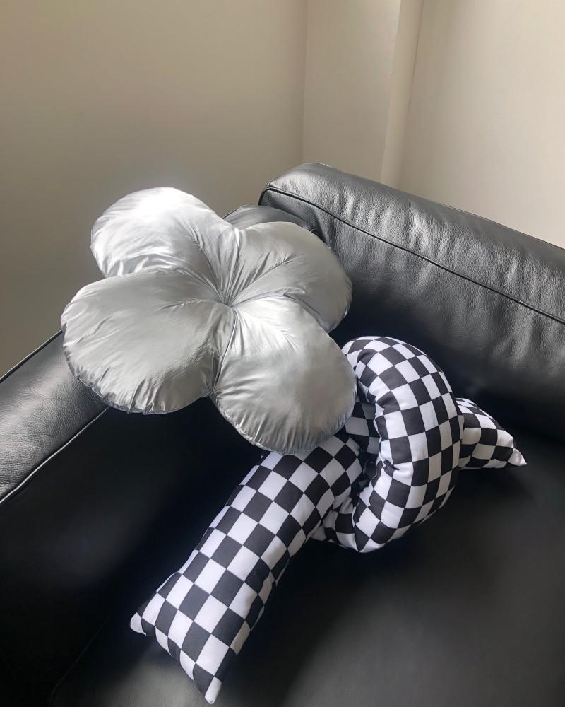 파인더 클로버 쿠션 / 실버 인테리어 쿠션 방석