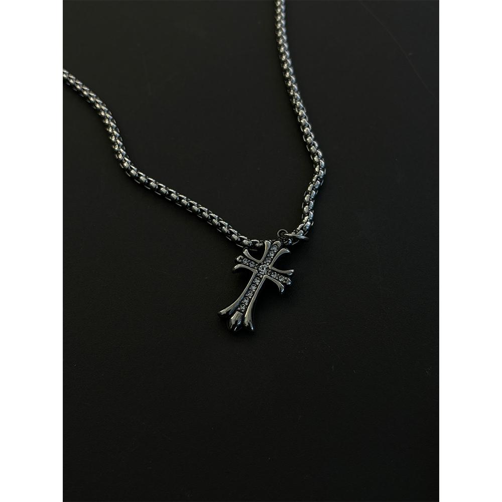 [SURGICAL STEEL] Reverse cubic cross necklace