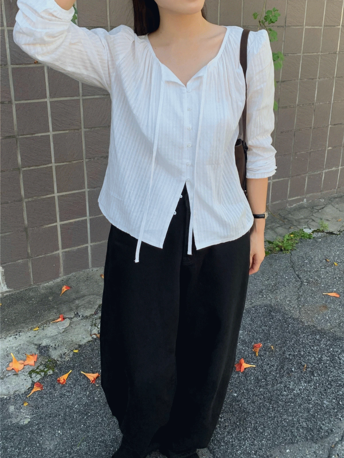 러브 스트랩 블라우스