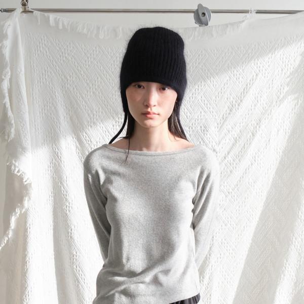 Hole Layered T (Gray)