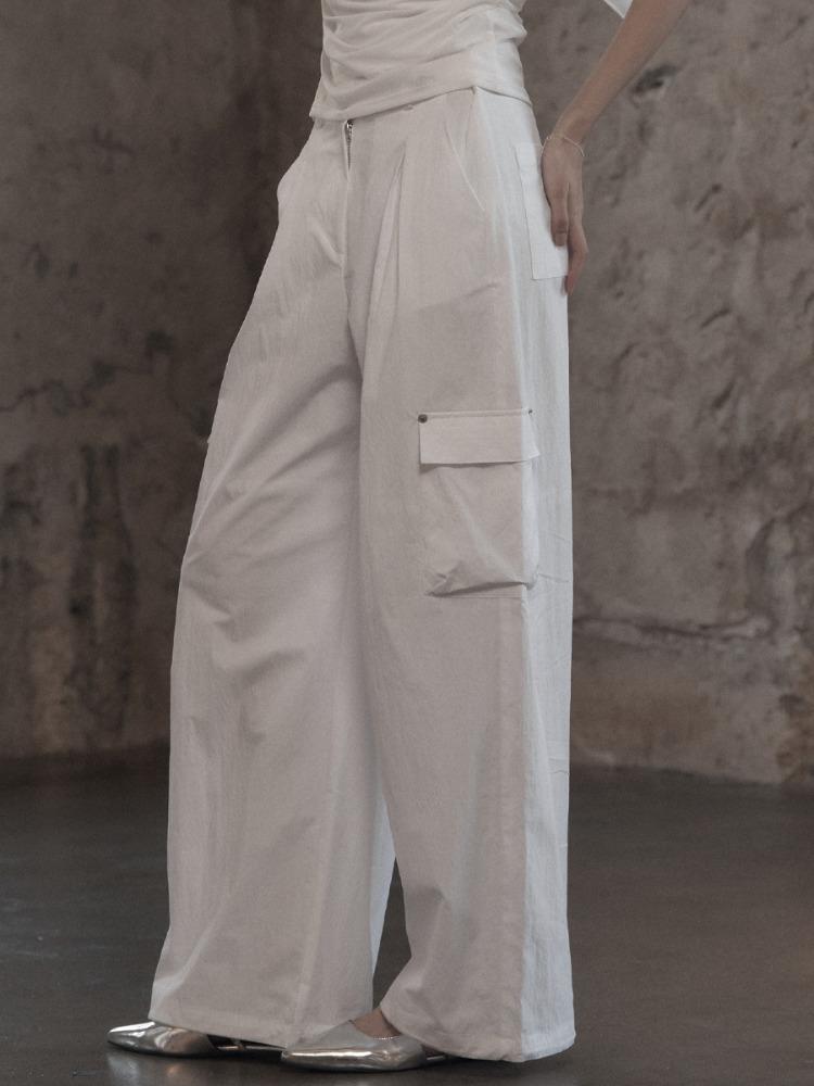 [mnem] Tucked Nylon Cargo Pants (white)