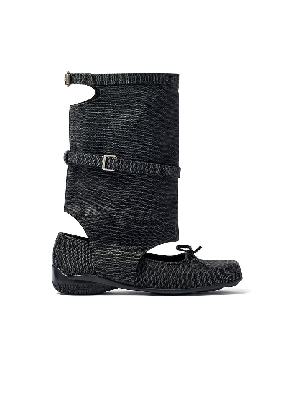 BALLET FLAT CUT-OUT BOOTS, BLACK