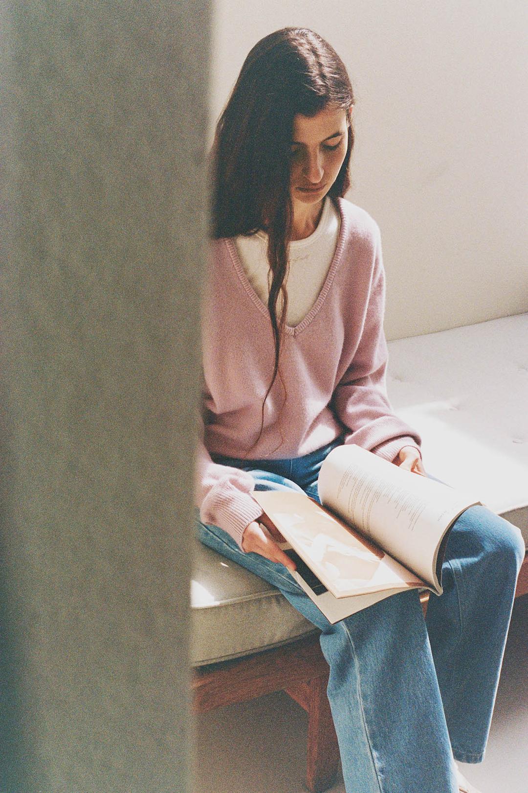 baby mink v-neck knit with muffler [violet pink]