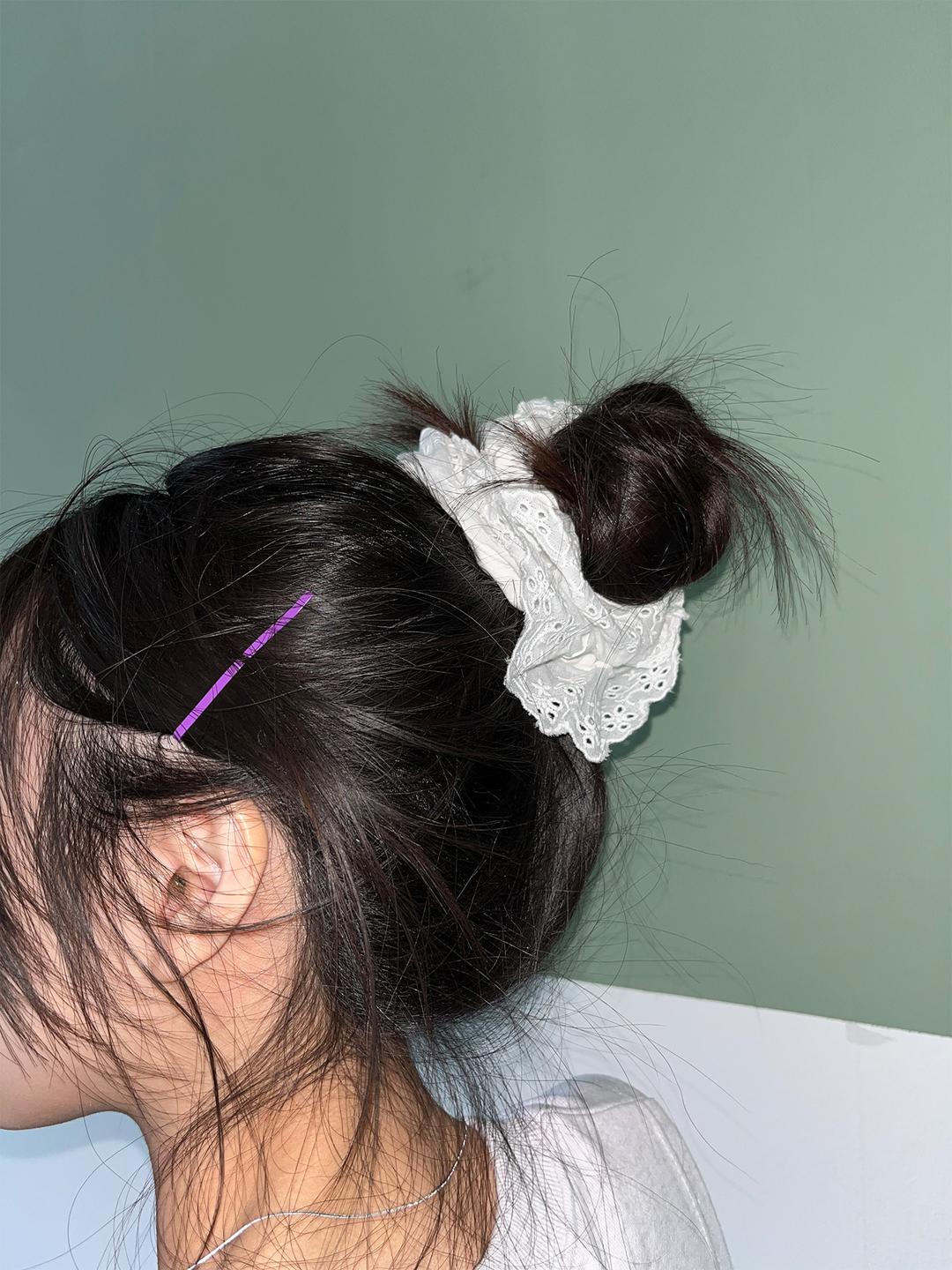 릴리 레이스 스크런치