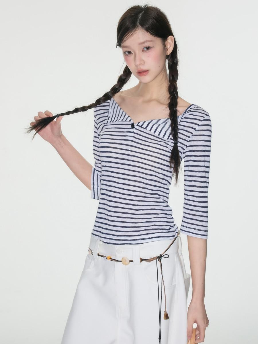 LUAMOSS Nautical Diary V-neck Stripe Top