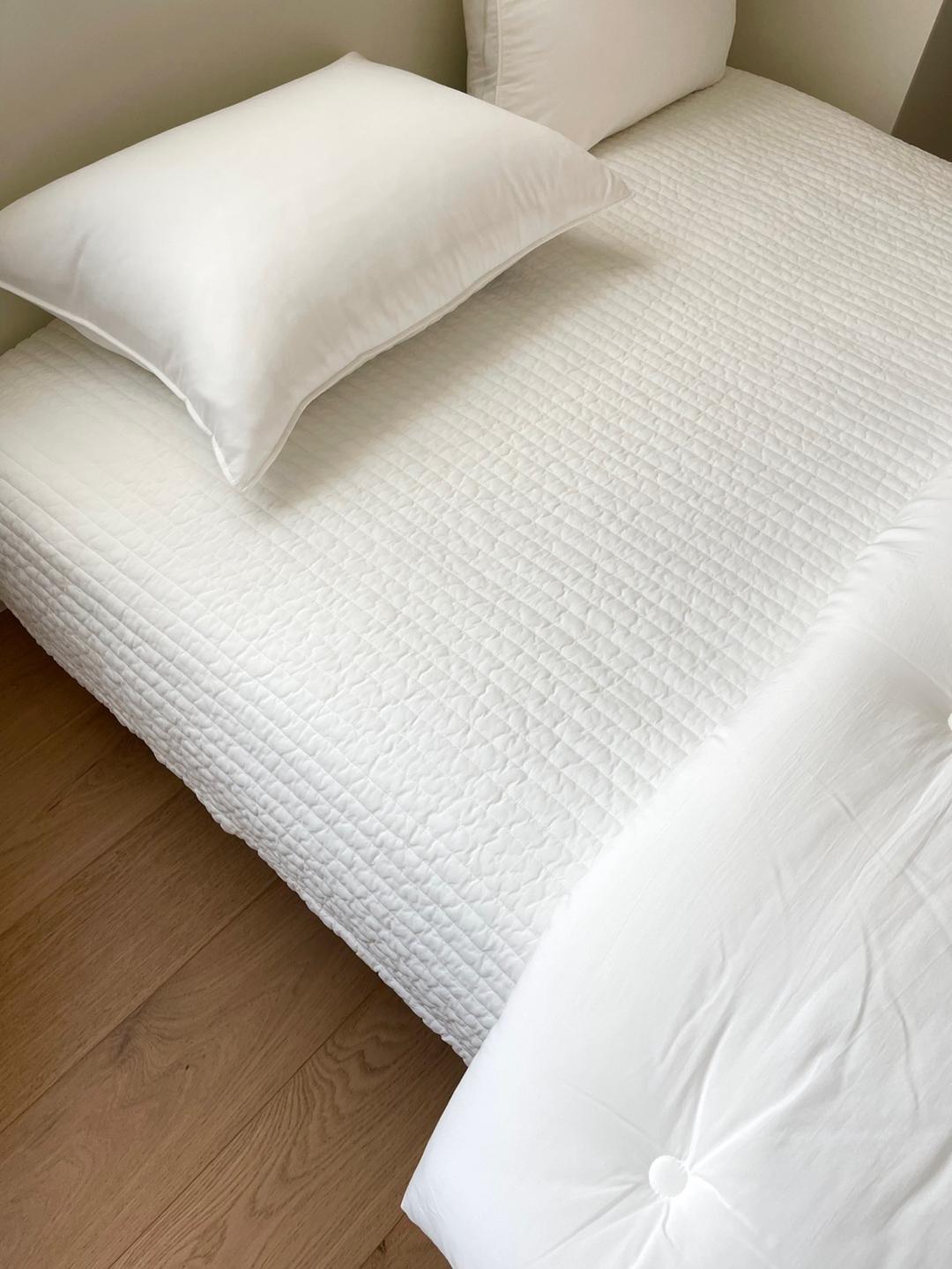 화이트 모달 스프레드