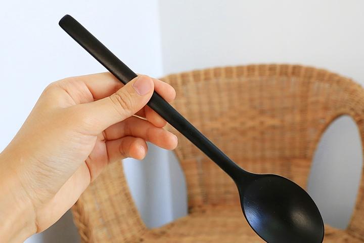 옻칠 나무 올블랙 숟가락만