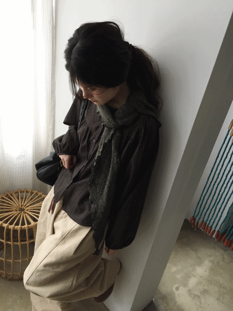 모래하우스 브리즈 퍼프 블라우스