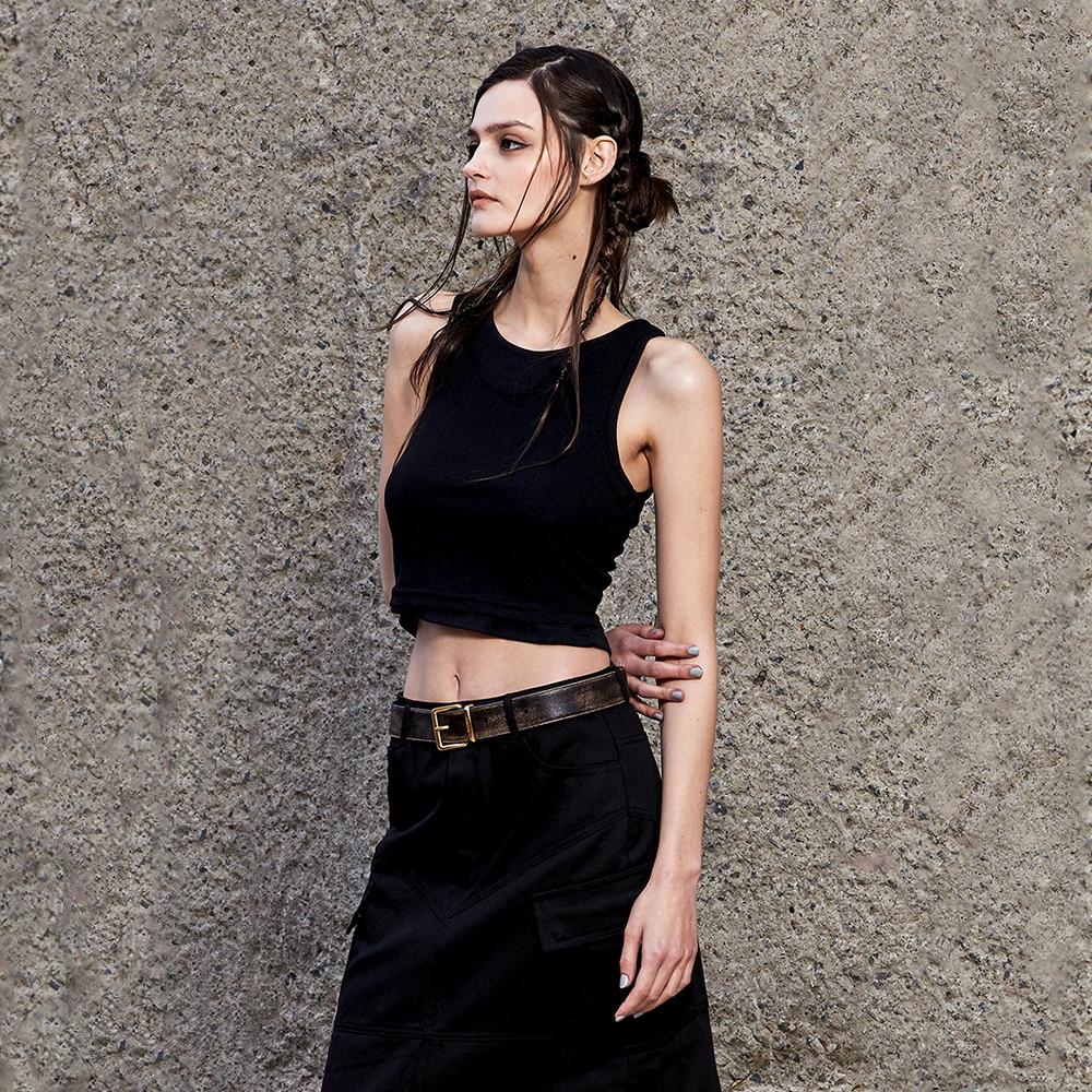 [우알롱] 커시브 레터링 더블 레이어드 슬리브리스 셋업 블랙