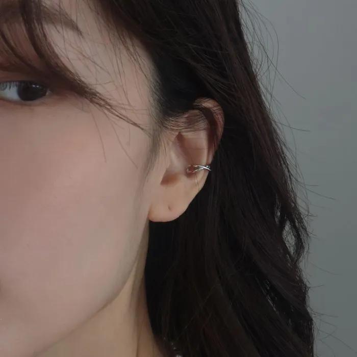 Nouveau. Plante Simple Ear Cuff