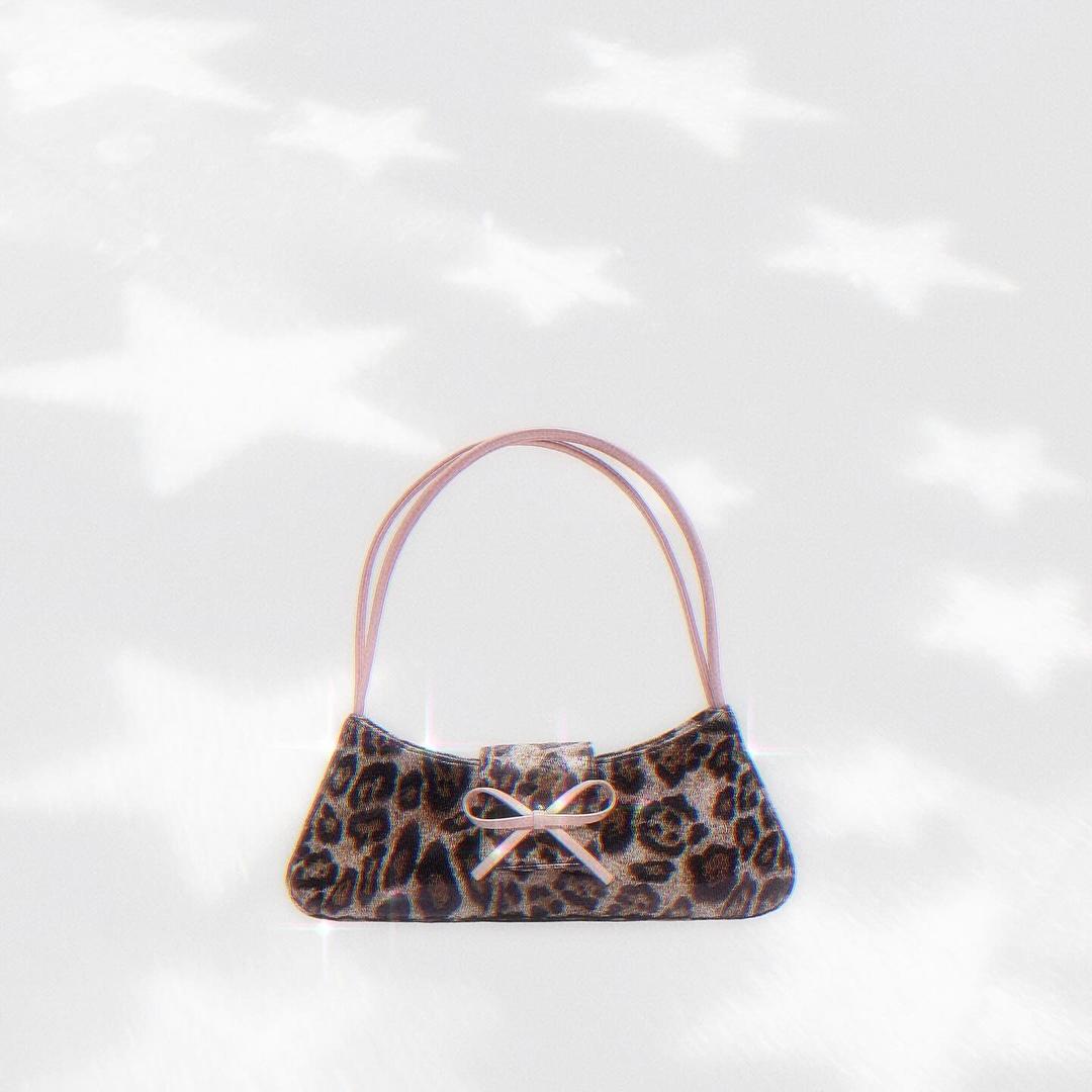 티티맙 [신규가입시 15% 할인쿠폰 지급] Bow Small Baguette  리본 스몰 바게트백 - Baby Leopard