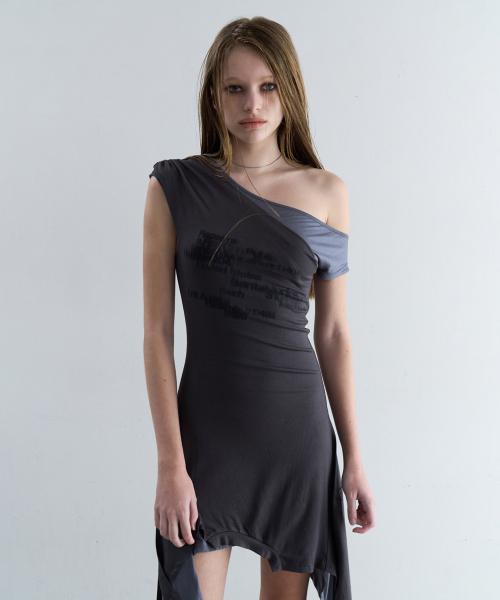 UNBALANCE OFF SHOULDER ONE PIECE [CHARCOAL]