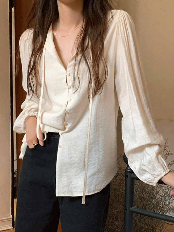 이퓨 [주문폭주⚡하객룩추천✨] 레넌 타이 스트링 셔링 버튼 블라우스 - 4color