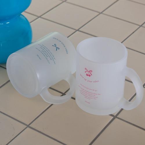 수이브 불투명 330ml 레터링 리본 하트 아이스 머그컵