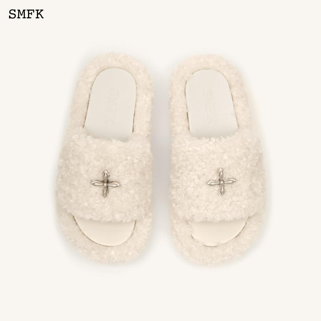 SMFK Compass White Velvet Furry Slipper