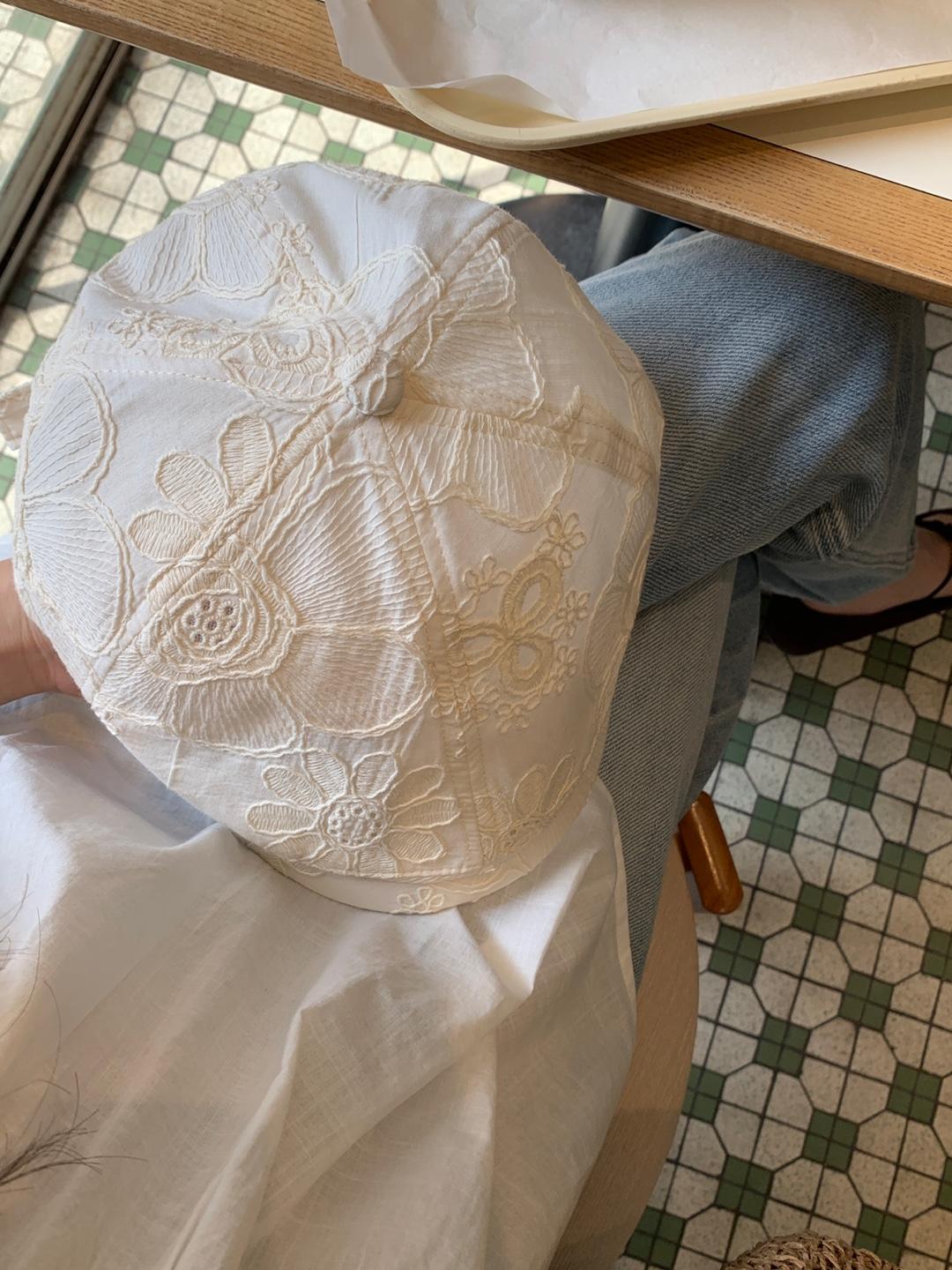 Flower lace hunting cap