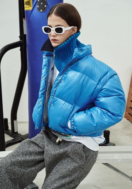 웰론 크롭 소매 탈부착 점퍼(블루)_SXF4JP55BU