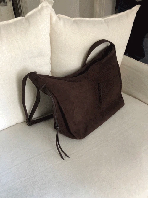 Letter suade shoulder bag (brown)